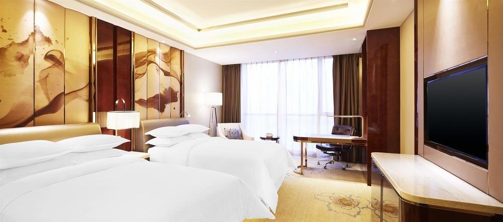 Sheraton Grand Zhengzhou Hotel Exterior photo
