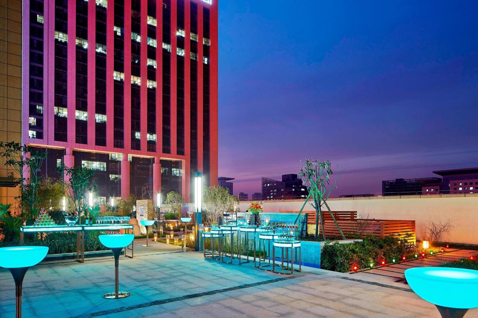 Sheraton Grand Zhengzhou Hotel Exterior photo