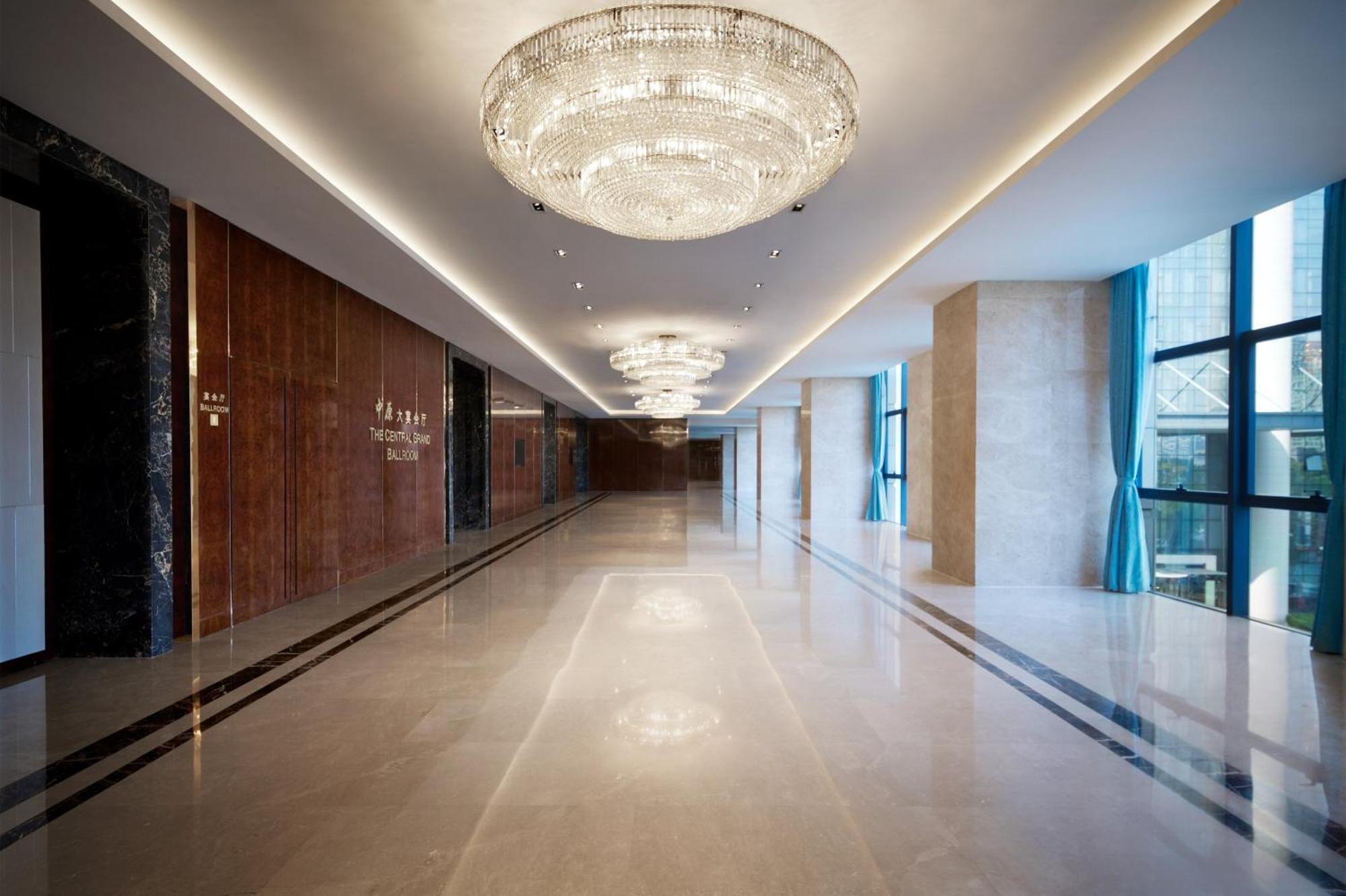 Sheraton Grand Zhengzhou Hotel Exterior photo