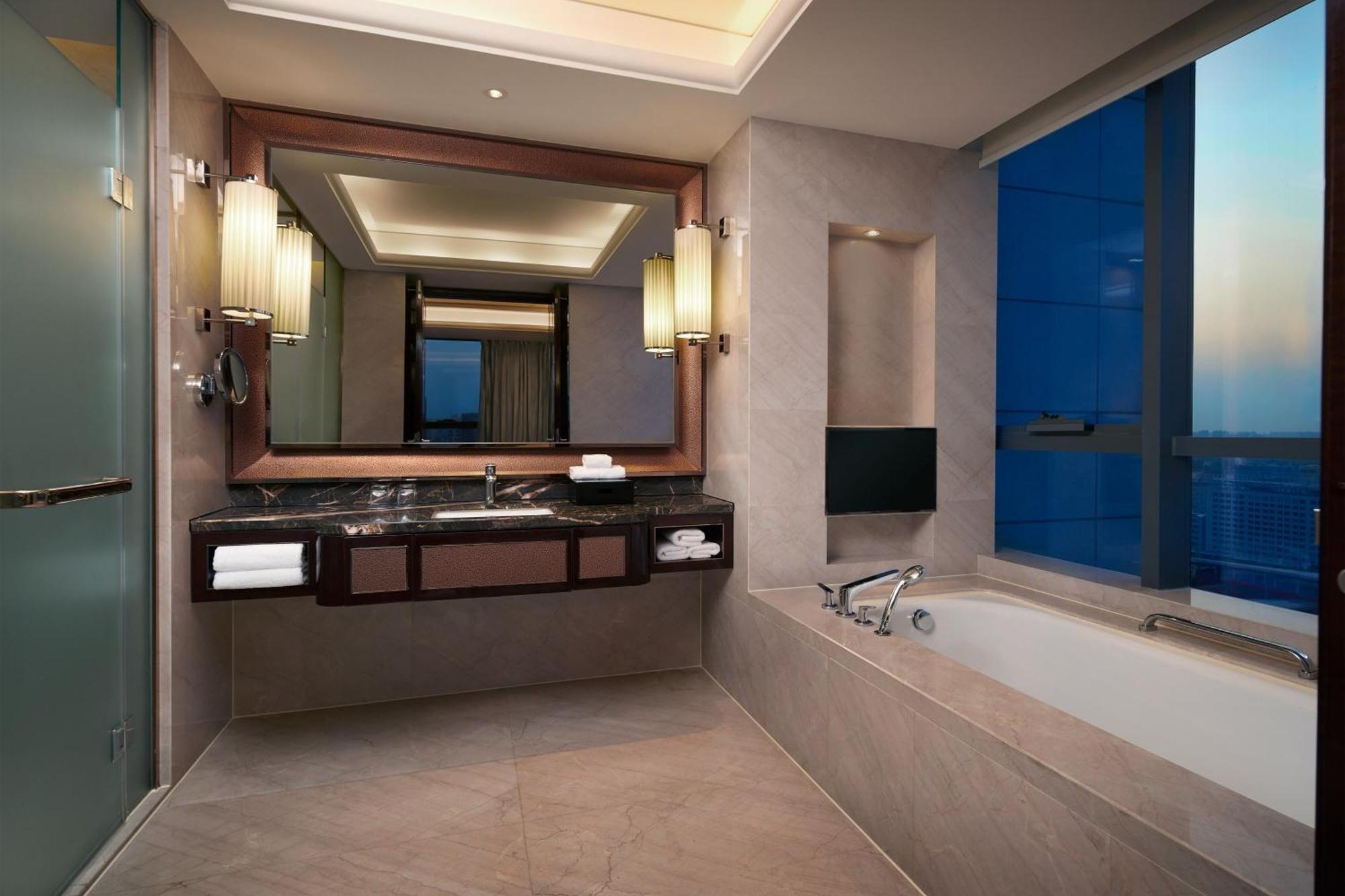 Sheraton Grand Zhengzhou Hotel Exterior photo