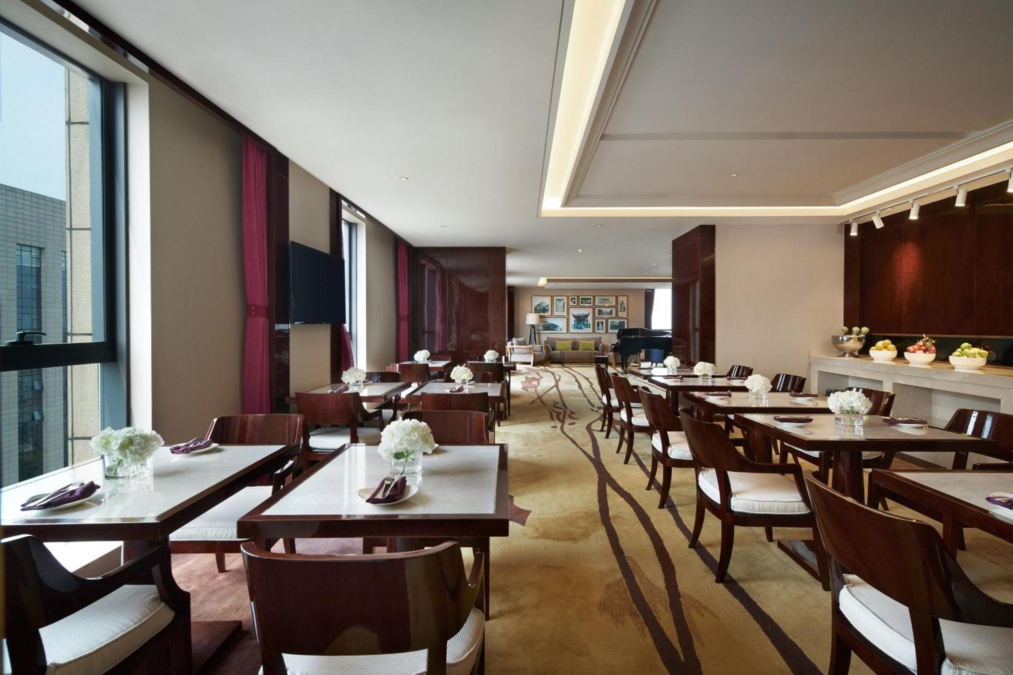 Sheraton Grand Zhengzhou Hotel Exterior photo