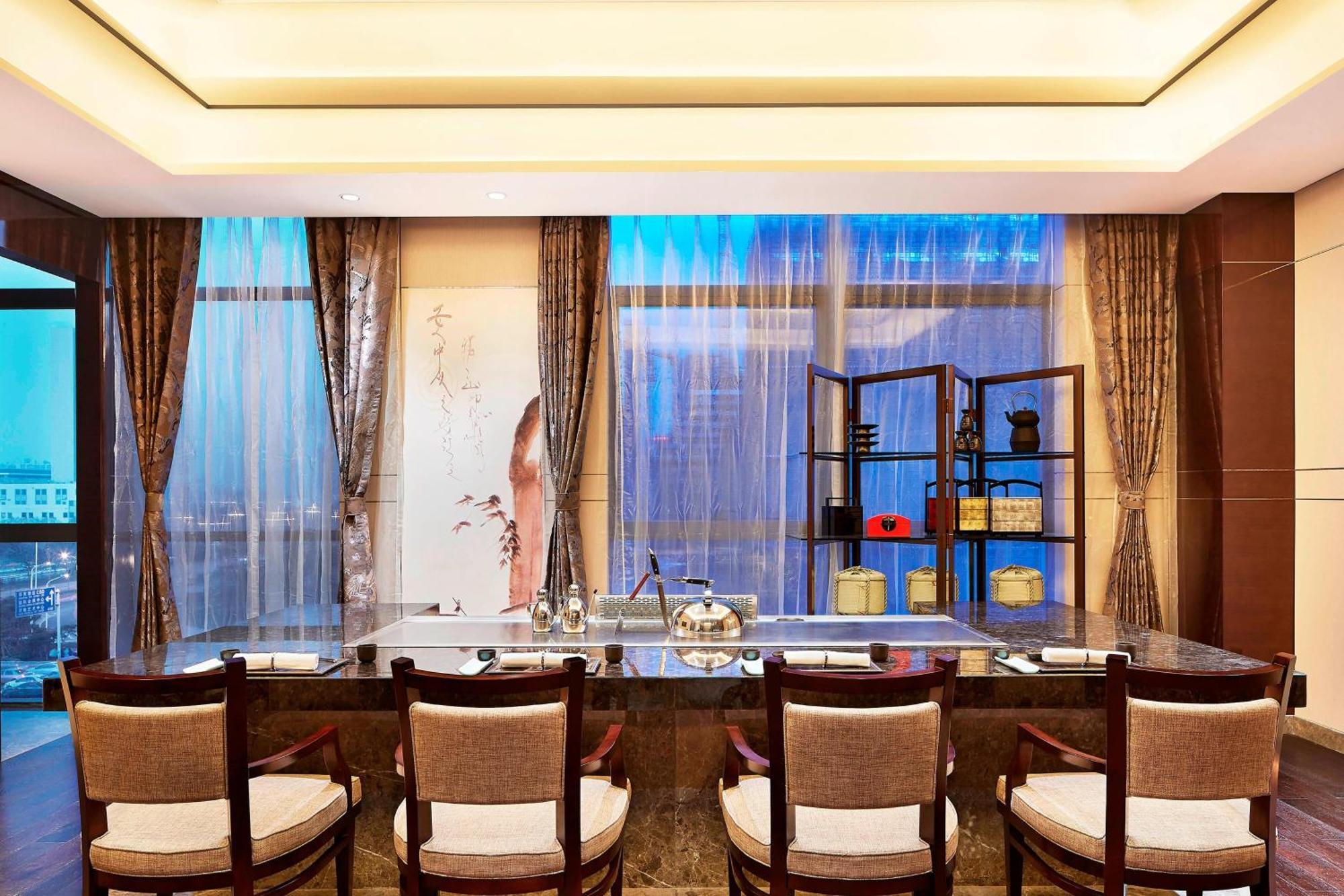 Sheraton Grand Zhengzhou Hotel Exterior photo