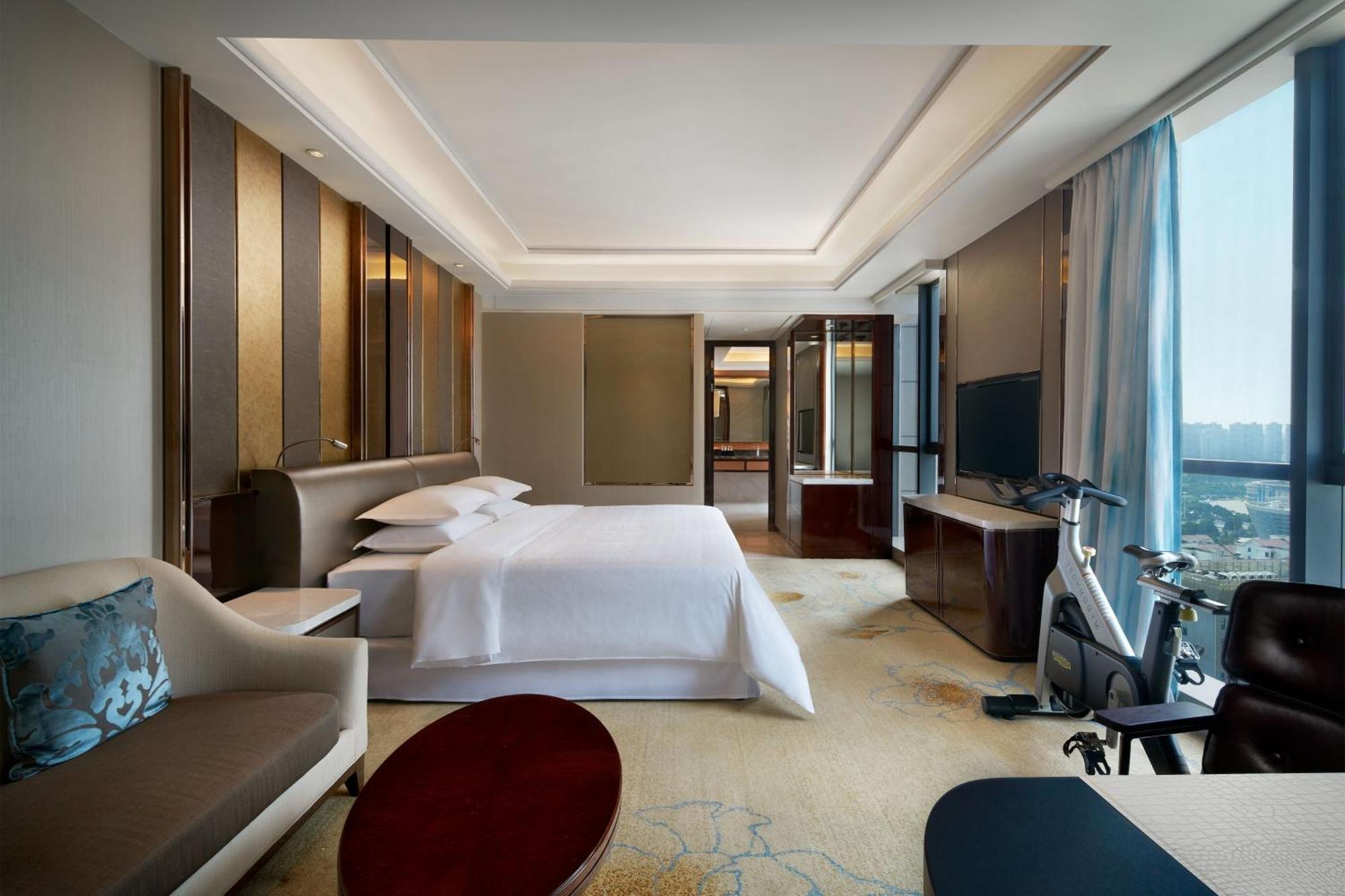 Sheraton Grand Zhengzhou Hotel Exterior photo