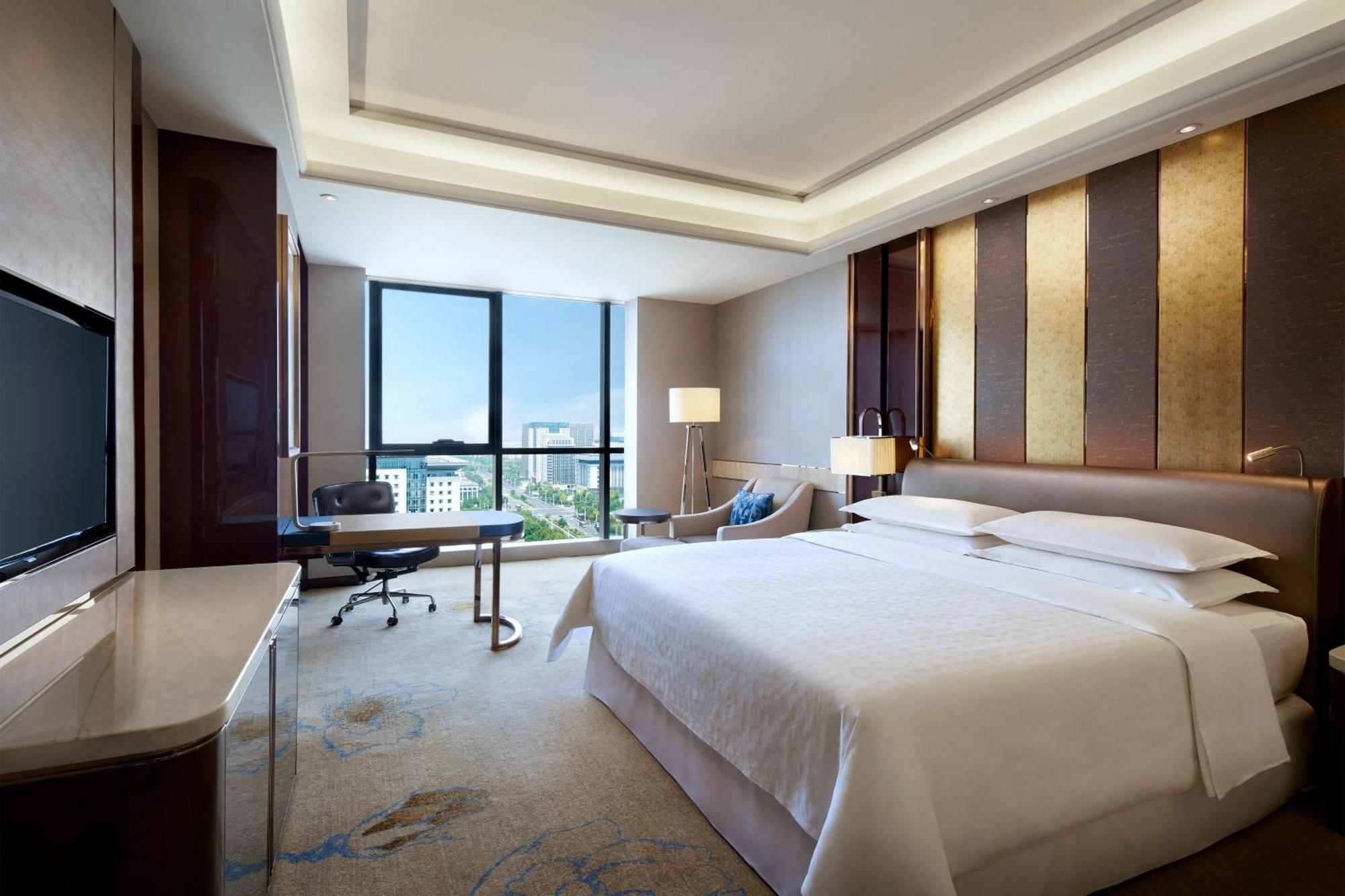 Sheraton Grand Zhengzhou Hotel Exterior photo